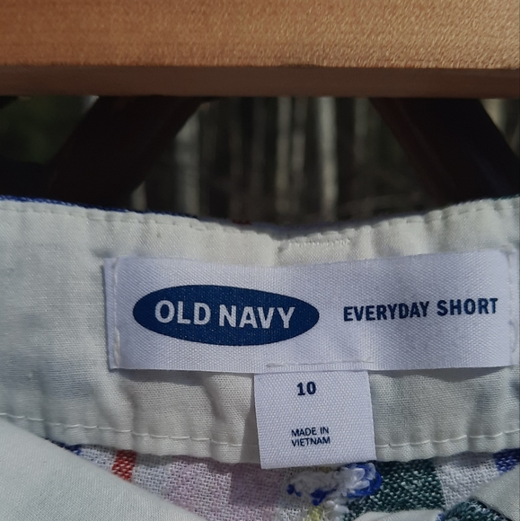 Old Navy Woman's Short Shorts - Picture 4 of 6